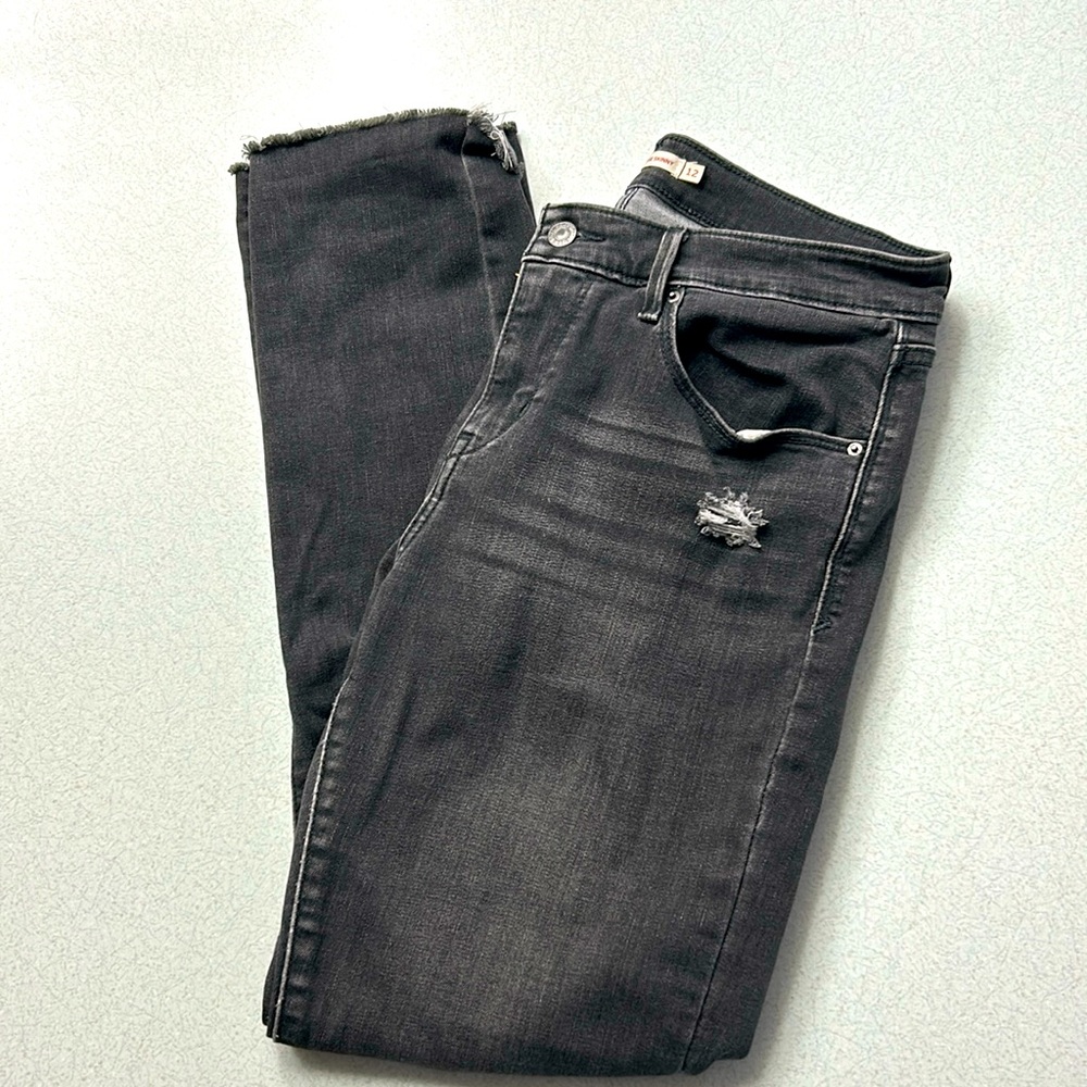 3/$20 Levi’s Classic Mid Rise Skinny